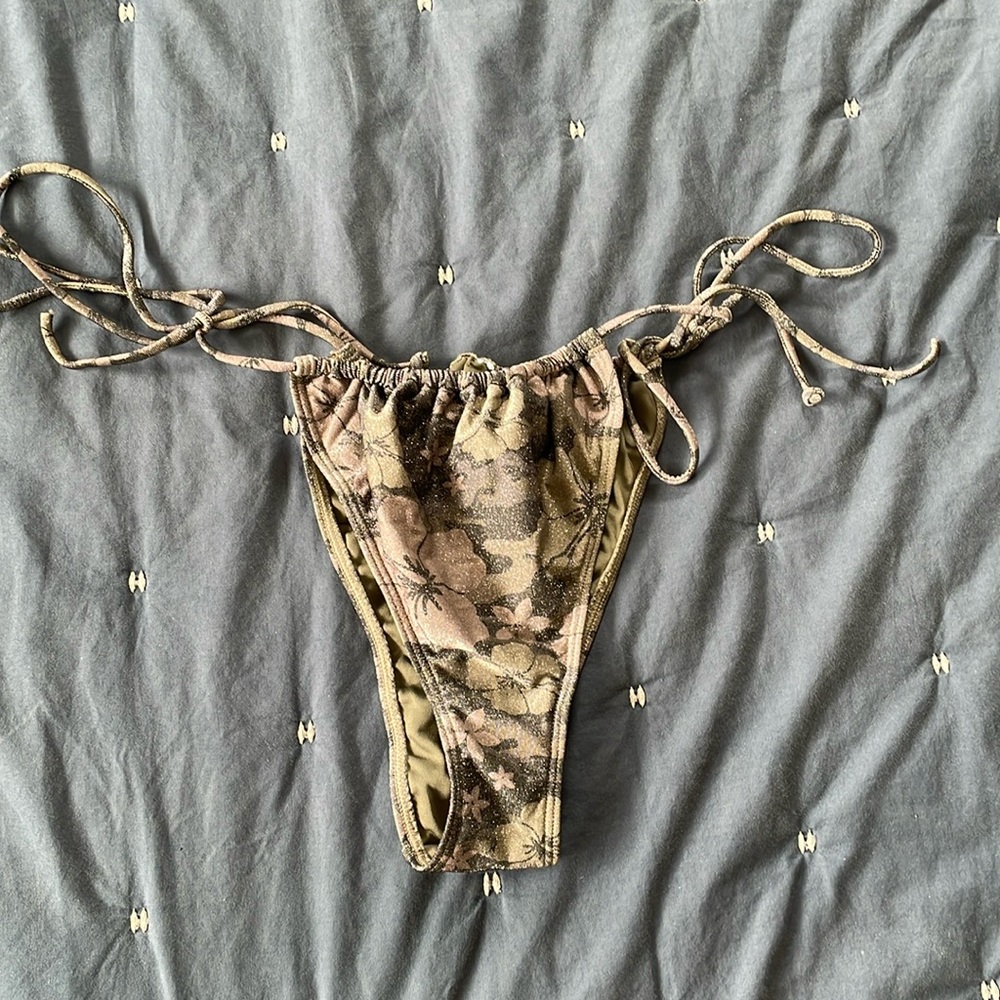 ✨NWOT O'Neill Sparkly Cano Flower Cheeky Tie Bottoms Medium✨